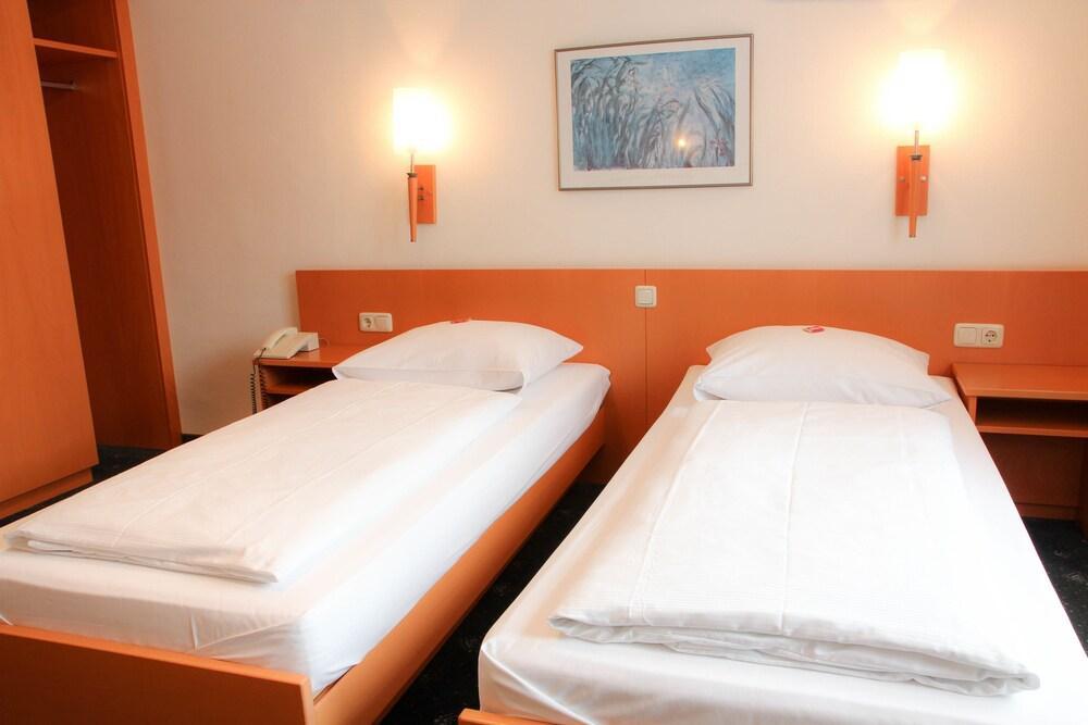 Hotel Битбург Екстериор снимка
